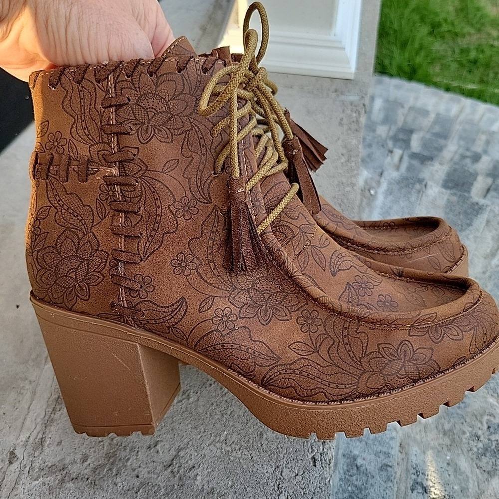 Comfort Boots Est 1946 Womens Sz 7 Brown Ankle Floral Print Lace Up Tassel Cute